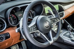 alfa-romeo-giulia-paddle-stelvio